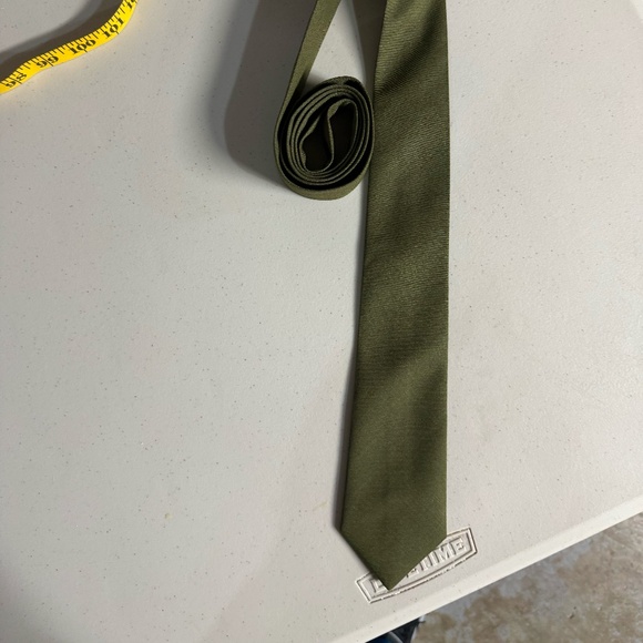 Men's 3 pc Suit - Braveman Carmel color size 40R with Green Tie- only worn once - Picture 10 of 10